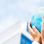 في العالمية الإنسانية والعولمة الإقصائية