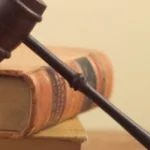 زحزحة الديمقراطية