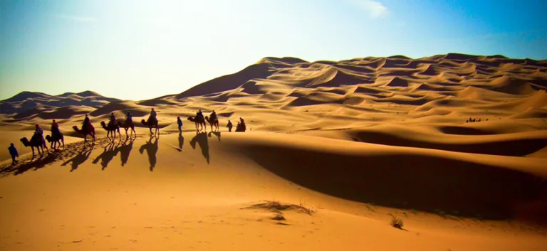 محيط نشأة الإسلام: الخطابات التاريخيّة وما وراءها