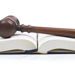 محاورة كريتون: درس في احترام الدولة وفي طاعة القانون، خليق بالاعتبار