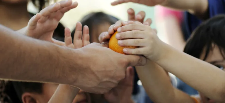 الديني والإنساني في الدولة المسماة "إسلامية"