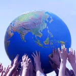 العولمة والهويات… طمس أم انبعاث