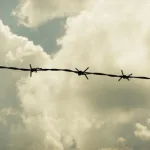 العنصريَّة الدِّينيَّة عند العَرَب