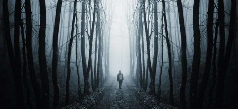 الغرابة و"الهوية المُقعَّرة"