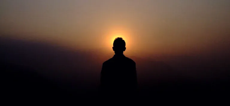 التأويل الفلسفي والديني لمفهوم "عدم العصمة"