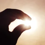 الدوجماطيقية: وهم امتلاك الحقيقة المطلقة!