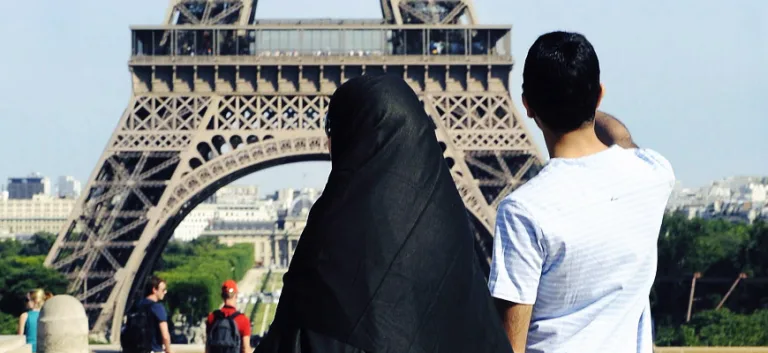 الإسلام والغرب واستخدام الأصول الدينية