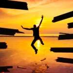 الصراع الخفي بين السعادة والحرية: رؤية أخرى في علاقة الأخلاق بالسياسة في الفكر الفلسفي