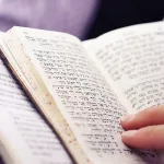 دور "العبرية" لغةً وسيطةً في التواصل بين الثقافتين العربية والغربية