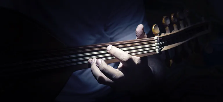 غياب الفنون أو تحريفها مستدلا بهما على تشوه الفهم للدين وسوء تطبيقه