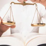 مآلات الجمع بين السياسة والدين في فلسفة الفارابي المدنيّة