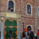 الإسلام والعلمانيّة: ملاحظات أوليّة حول موقف محمد أركون