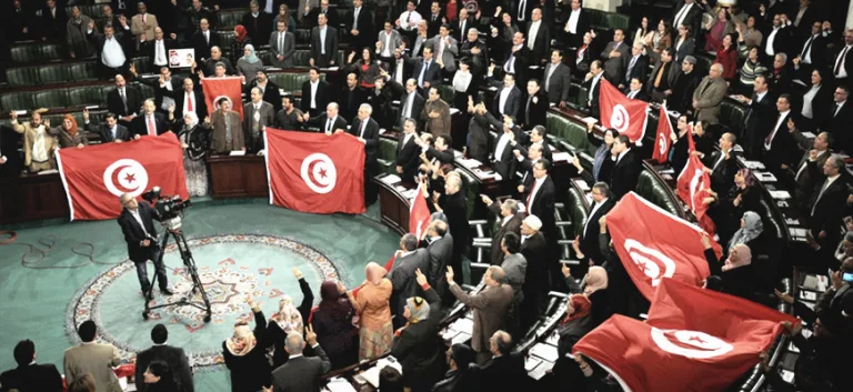تونس والديمقراطيّة، أو عندما يسبق الإجراء القيمة