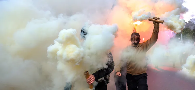 إلى أي مدى تمثل البيئة الدينية القائمة ملاذا آمنا للدعوة والتجنيد لصالح المتطرفين؟