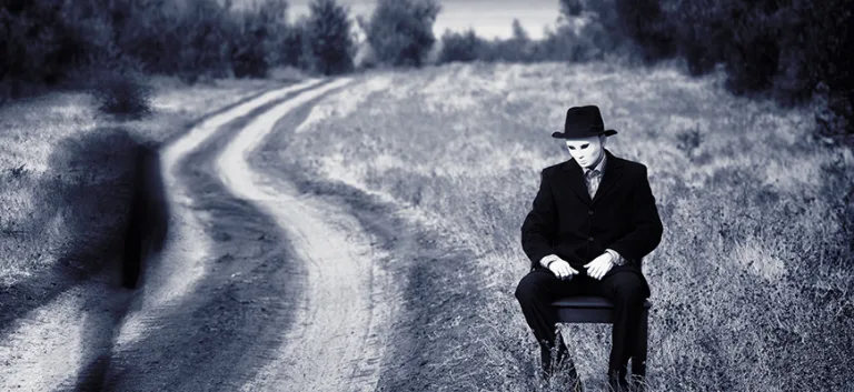 انزياحات الهوية الحديثة أو تأويلية الإنسان الأخير (كانط، نيتشه، هيدغر)