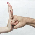 جـدل الجـنـدر: هل نضال المرأة يبقى ضد الذكورية أم سينتقل ضد تكنولوجيا الاستنساخ؟