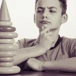 المنطق المنحرف ومسألة "مراجعة الحقائق المنطقية"