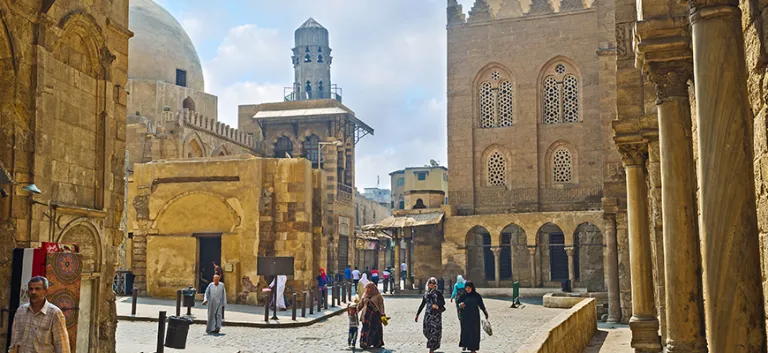 علاقة الإخوان وأحزاب الإسلام السياسي بالسلطة في مصر بين 1928-2012