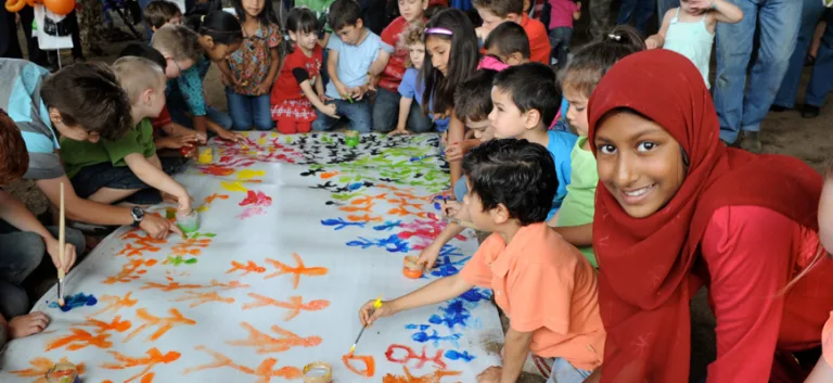 النزاع العرقي والقومية المدنية