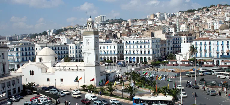 دور الخطاب المسجدي في بناء الهويّة الوطنيّة في الجزائر
