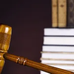 التشريع الإسلامي بين المطلق والنسبي: مقاربة في الفقه السياسي