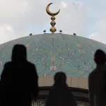 المؤسّسة الدينيّة والسلطة السياسيّة: من الولاء إلى المواجهة