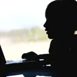 من التنمر التقليدي إلى التنمر الإلكتروني