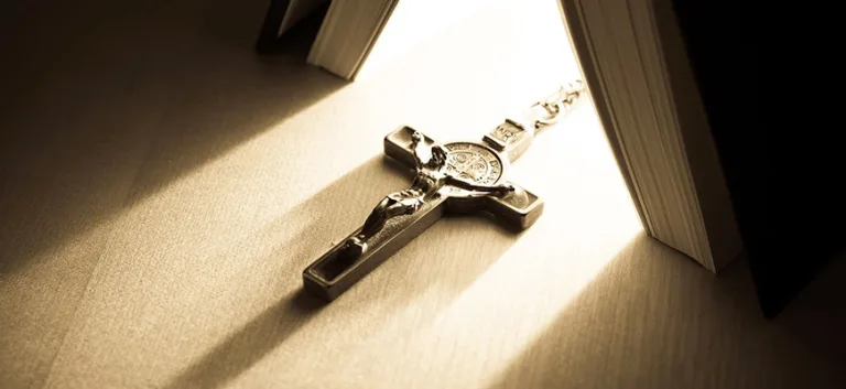 تناقضات السرد "المقدّس" في روايات صلب المسيح