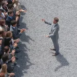 النخبة السياسية من رفض الإيديولوجيات إلى مصالحة الديمقراطية