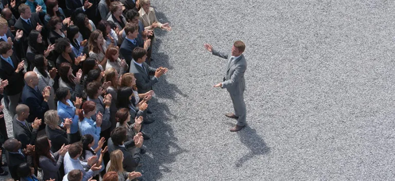 النخبة السياسية من رفض الإيديولوجيات إلى مصالحة الديمقراطية