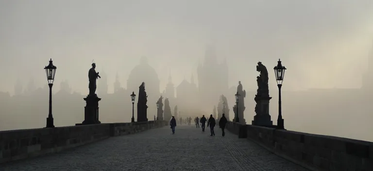 التفكيك الذي سيء فهمه: اللحظات الإحسانية والرواقية والباروكية