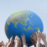 سيرورة العولمة: تغير المسلمات وزيادة احتمالات الصدام الحضاري والإرهاب