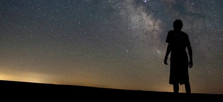 الأفيون والحدود أو من قال إنّ الحجر لا عالم له؟