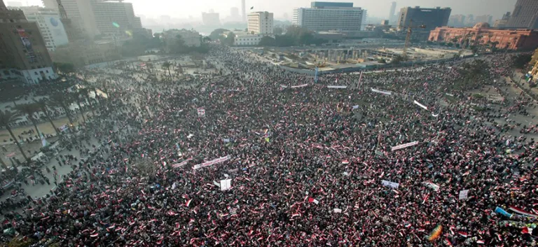 استعادة النظام بدول الربيع العربي بين الديمقراطية والسلطوية: (مراجعة نقدية لواقعة الربيع العربي)