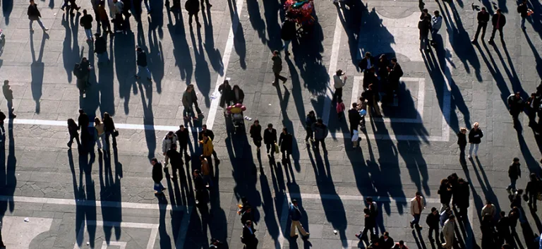 من المجتمعات إلى الذات الفاعلة