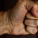 في شرعيّة العنف: عن فانون وحال العرب المأزوم