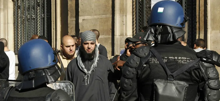 العودة إلى الذَّات: قراءة في الخوف المتقابل بين الشّرق والغرب