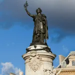 العـَلمانية… عجلة أساسية في مركبة الحلّ