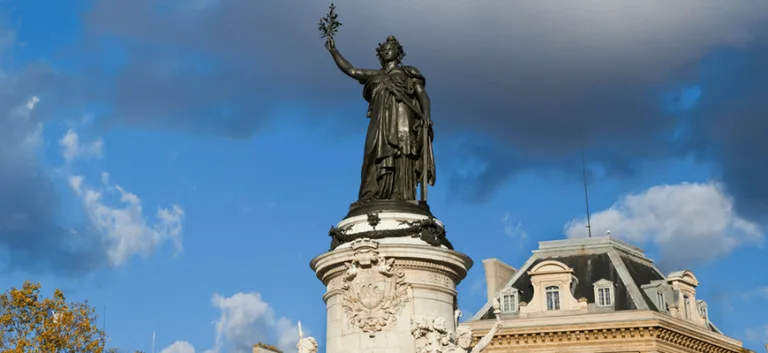 العـَلمانية… عجلة أساسية في مركبة الحلّ