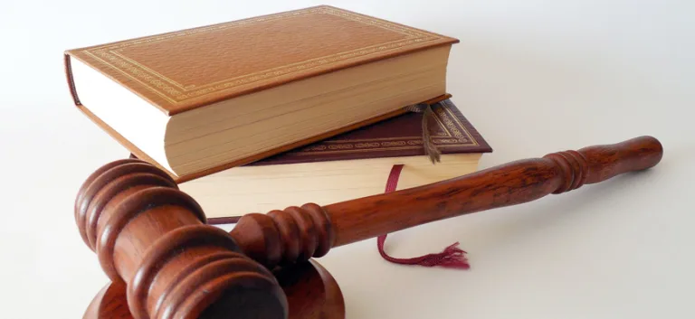 علاقة القانون بالأخلاق عند يورغِن هابرماس