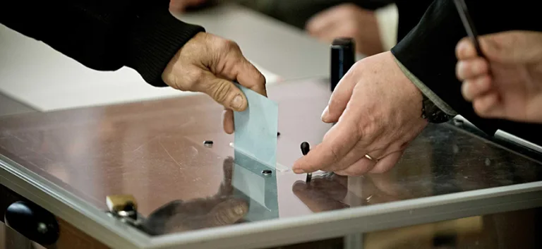 تطوّر النظر الإسلامي إلى المسألة الديمقراطيّة: تعدّديّة الفهوم وإشكاليّات التّوظيف