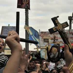 انحسار الوجود وفقدان الهوية: هجرة مسيحيي العراق وسوريا بين مواقف التشجيع والرفض؛