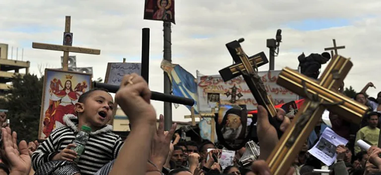 انحسار الوجود وفقدان الهوية: هجرة مسيحيي العراق وسوريا بين مواقف التشجيع والرفض؛