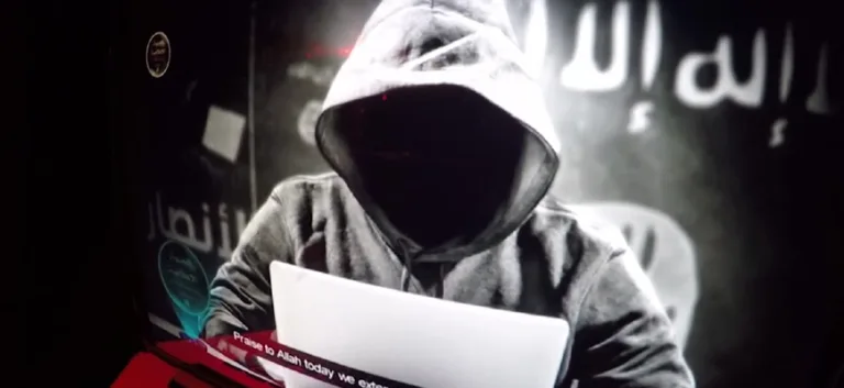 مواقع التواصل الاجتماعي وبناء القناعات الدينية السائلة لدى الشباب: السلفية الجهادية نموذجا