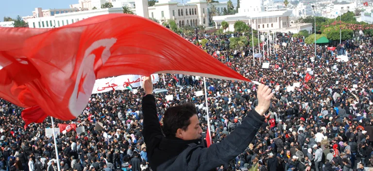 تونس، من القيادة المستبدّة إلى القيادة الفوضويّة:  تمهيد للتدافع الاجتماعي