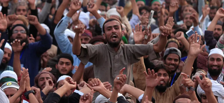 الإسلام السياسي في العالم العربي؛  من المسجد إلى الجامعة