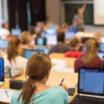 أسس التربيــة في المجتمع الديمقراطي عند ألان توريـن