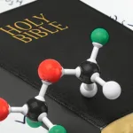 الأديان في مواجهة العلم: صفحات من تاريخ علاقة المسيحيّة والإسلام بالعلم