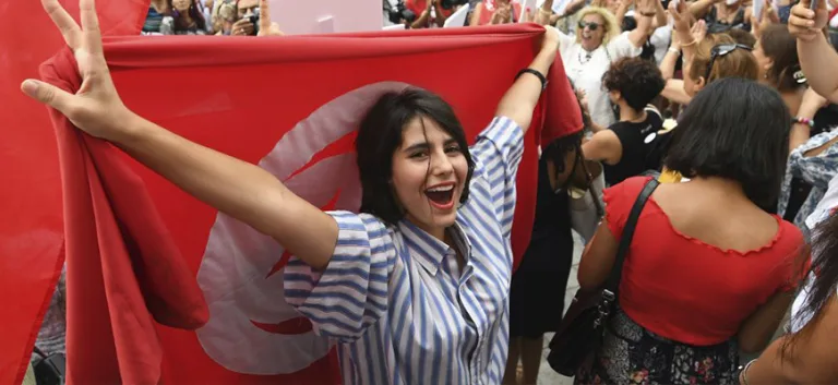 المرأة والمشاركة السياسيّة في تونس: قراءة في واقع المعيش وتحدّيات المشاركة