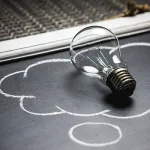 من نقد سلطة النموذج إلى الإبداع الفلسفي